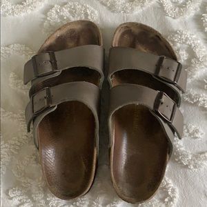 Womens Birkenstock Sandles Size 9 Taupe
